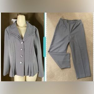 Danny  & Nicole Women’s Career Gray 100% Polyester 2 Piece Pants Suit Size 18